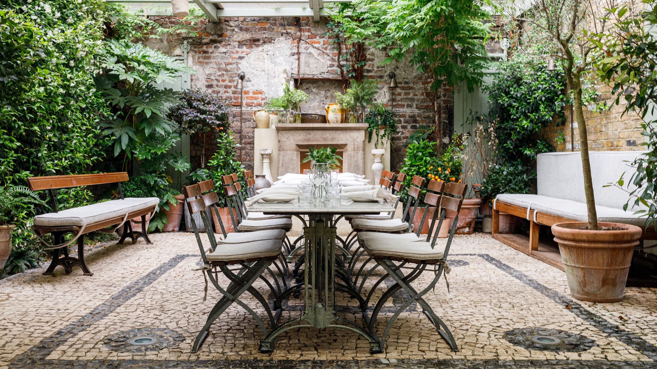 Outdoor Seating Dining